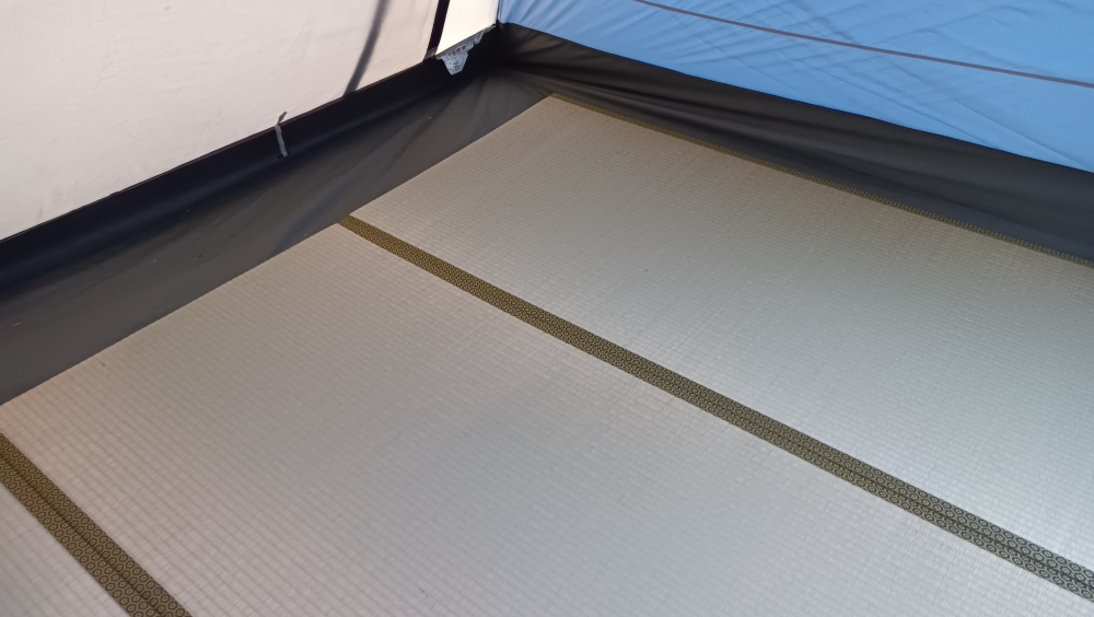 キャンプ場で置き畳